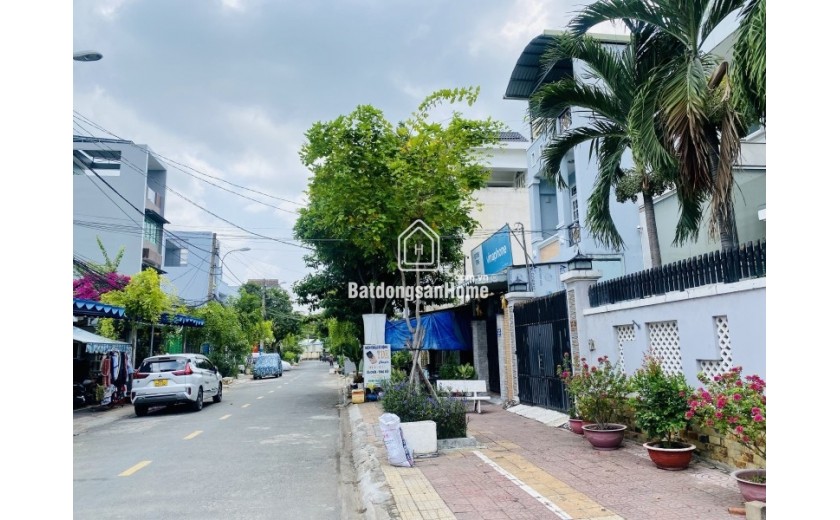 Bán nhà mặt phố đường  Đại Lộ 3, Phước Bình, Q9, Thủ Đức, TP HCM. DT  82m2, 3 tầng, giá 11.8  tỷ,